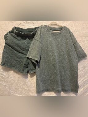 Gap Kids Green Oversized Tee and Shorts Set Sz L (10)